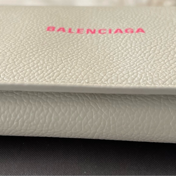Balenciaga Mini Wallet on Chain - Picture 2 of 8